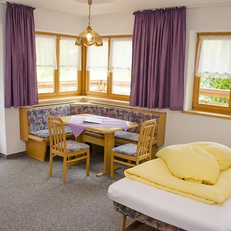 Apartment Pezza Lischa *